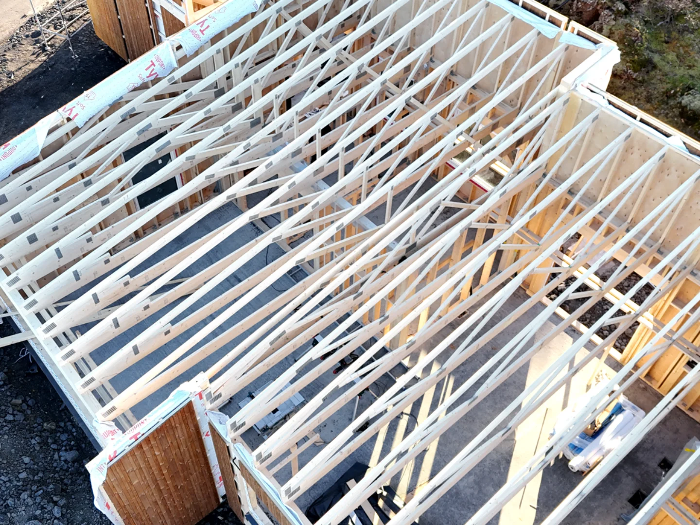 Artimas stogo konstrukcijos vaizdas naudojant „Husline“ technologiją projekte „Islandija“.